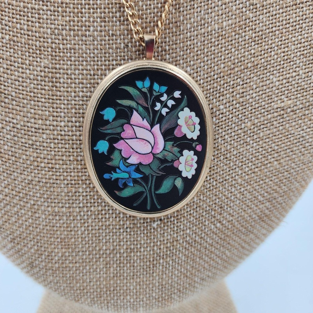 Vintage 1974 Avon Florentine Flowers Oval Pendant Long Chain Necklace 26 in - Picture 6 of 6